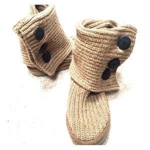 Tan/camel colored knit Ugg’s !! Size 6